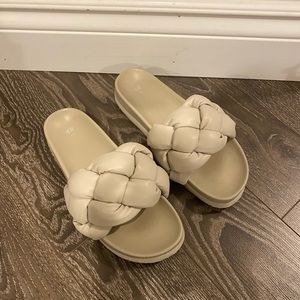 Like new! Worn once.Sz 40